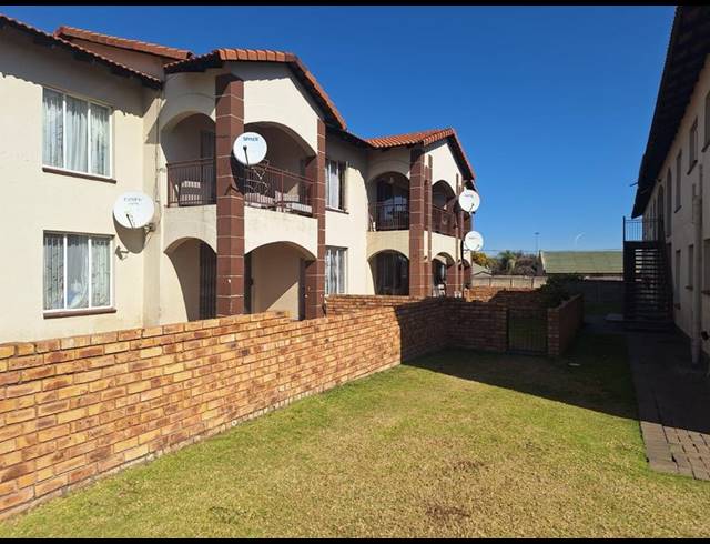 2 BEDROOM TOWNHOUSE FOR SALE IN DALPARK EXT 1